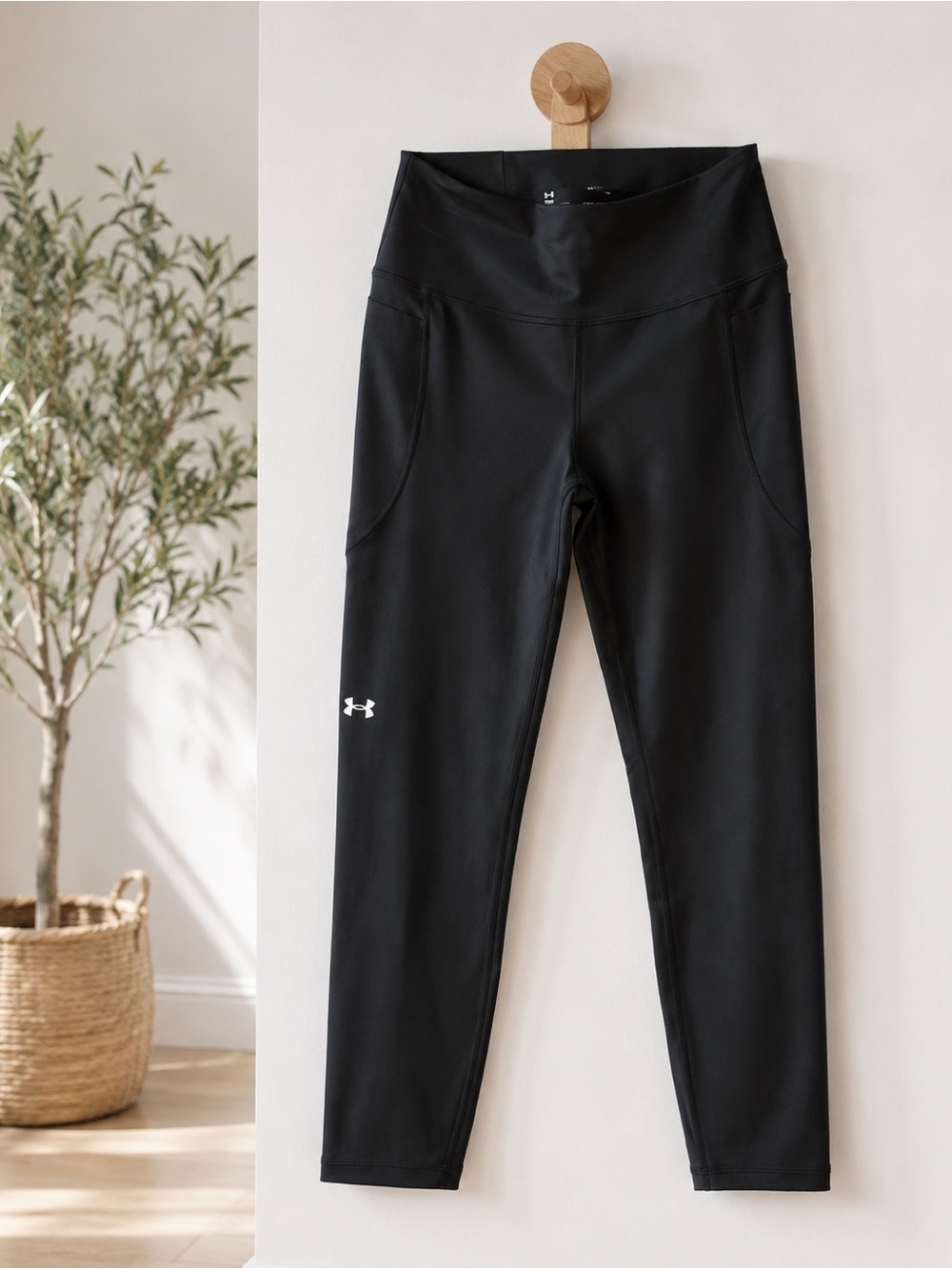 Under Armour Black Compression Ankle Leggings - Picture 2 of 9